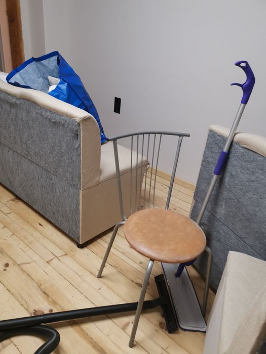 Два стола, всеки по 25 лв.