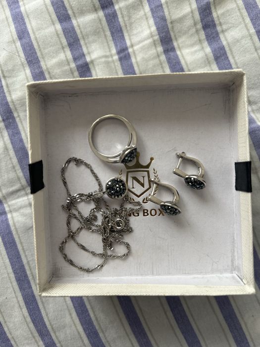 Срочно кумуш комплект сотилади