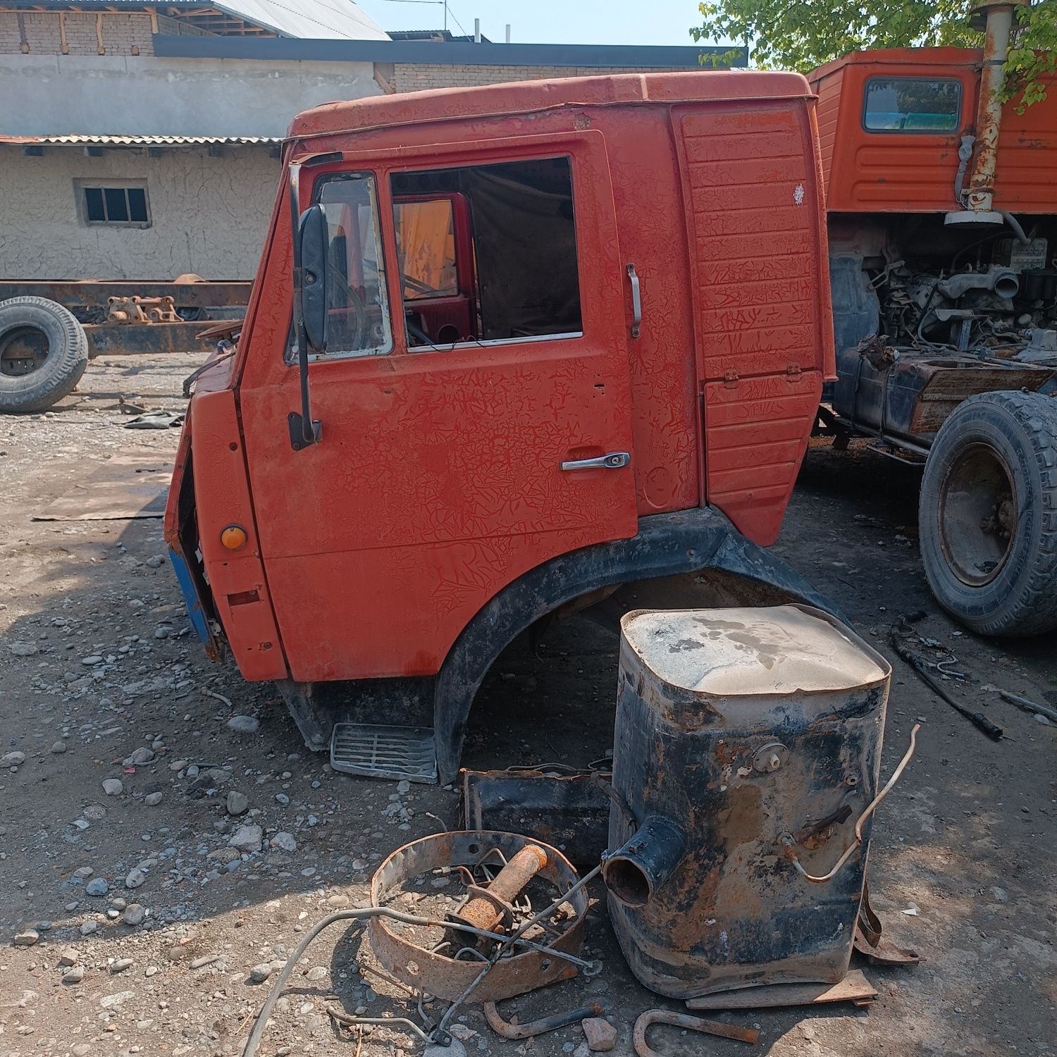 Kamaz spalniklik kabina sotiladi