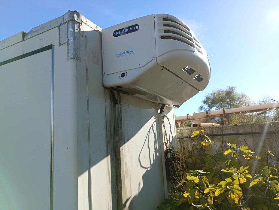 Фургон с агрегат