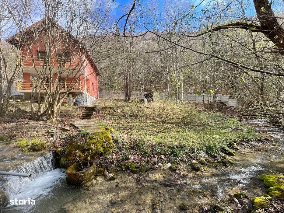 Casa de vacanta la 3 km de Lacul Iezer