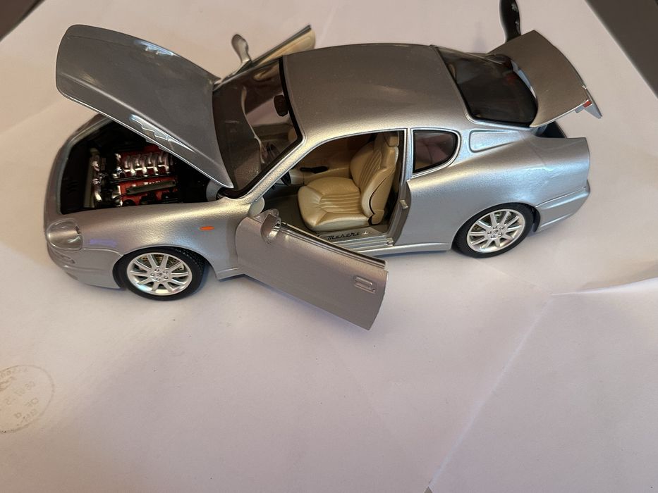 Machete scara 1/18