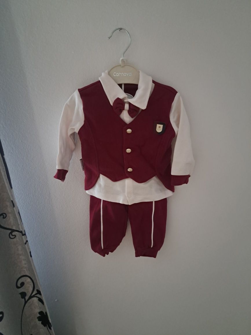 Vând costumas baieti
