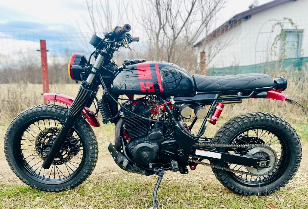 Vând  suzuki freewind xf650 scrambler , cafe racer a2