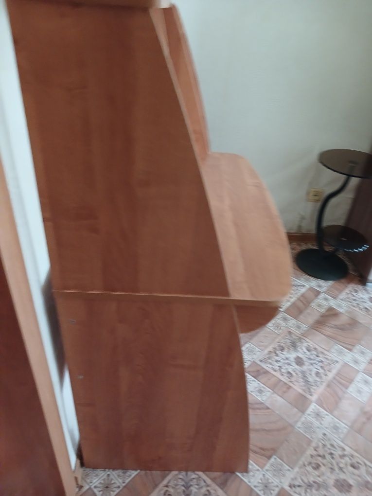 Продам компьютерный стол