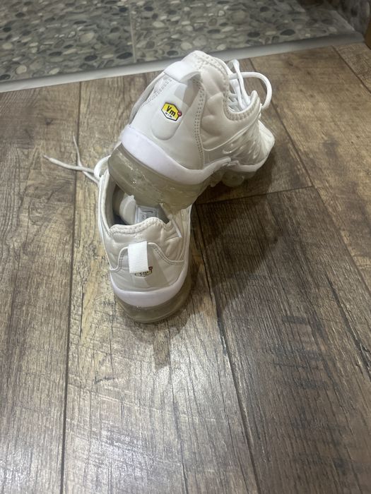 Продавам три чифта обувки на найк и комплект на murdaboyz