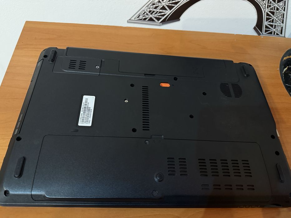 Laptop Acer E1-531