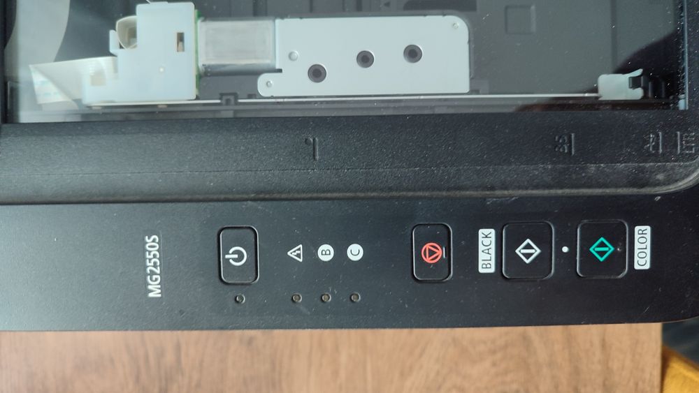 Imprimanta Pixma MG 2550S cu scaner