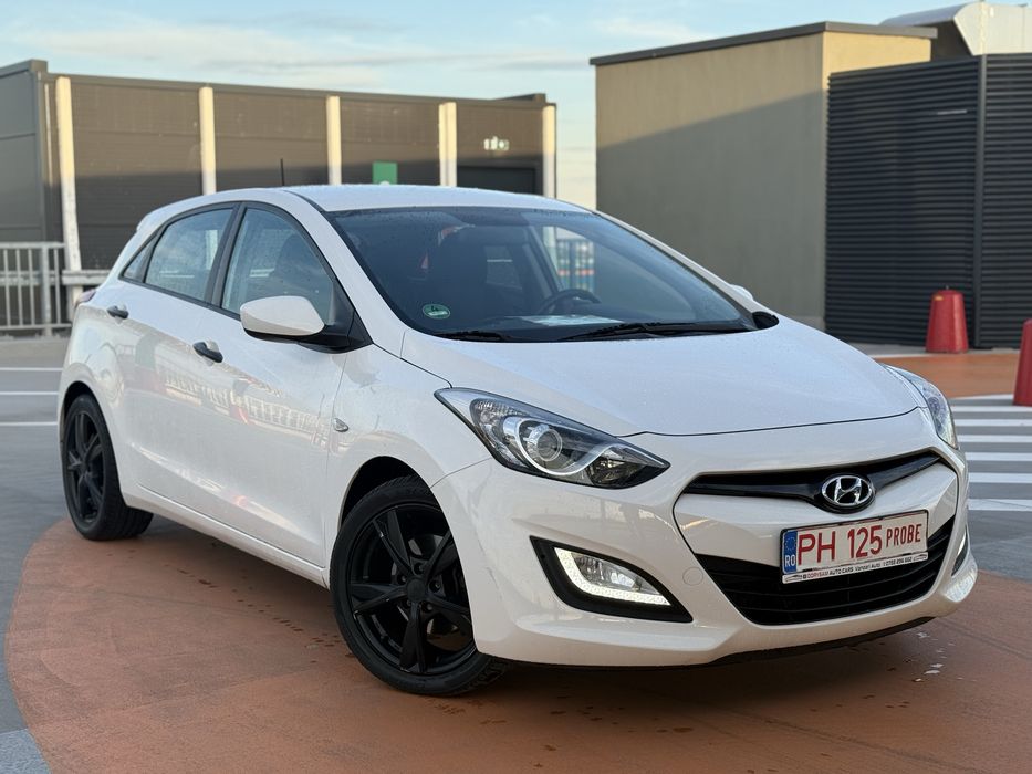 HYUNDAI i30 1.4i-Drive Cool 10/2012 / LED / GARANTIE / Rate