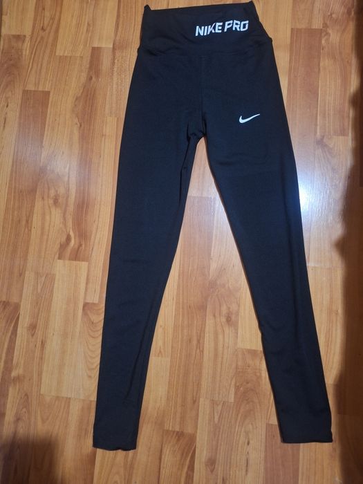 Черен клин на Nike