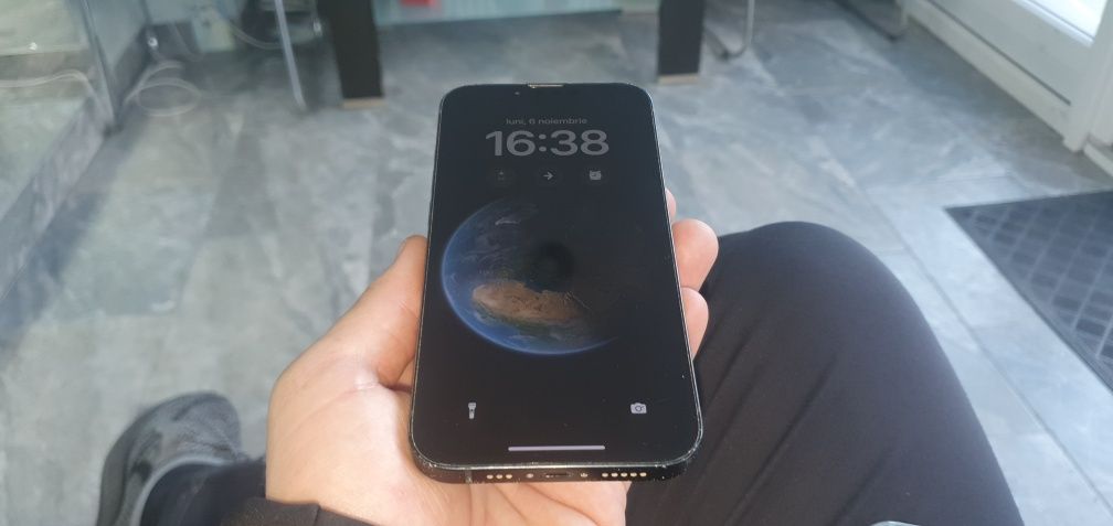 Vând iphone 13 în stare buna