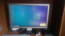 Продавам 27 инчов монитор DELL U2709W