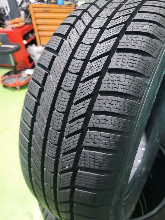 4 бр зимни 235/55/17 Continental
