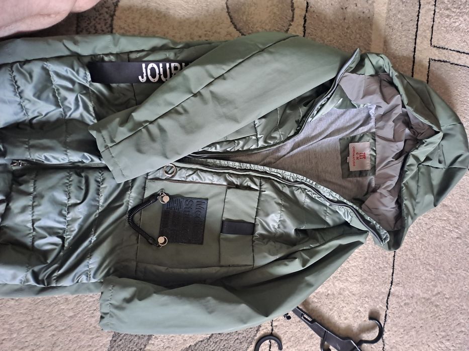 Продам куртки для девочки