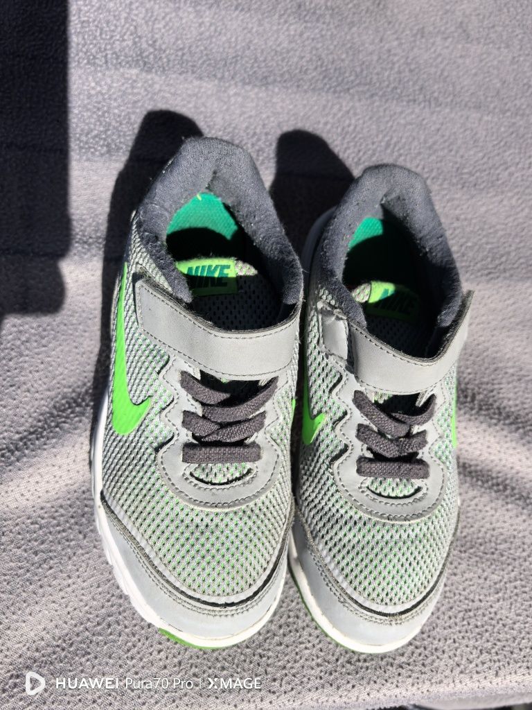 Детски маратонки nike номер 29.5 в отлично състояние.