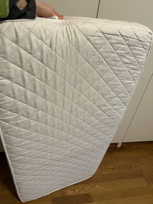 Patut IKEA cu saltea de cocos dehusabila + cearceaf de saltea
