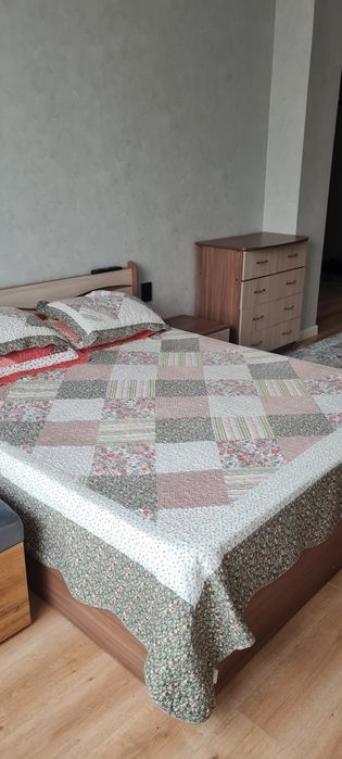 Продам спальный гарнитур (кровать 2х спальня 160×180, шкаф 3х створчат
