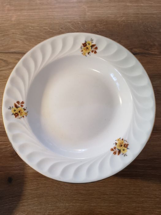 Чинии и комплект чаши за ракия