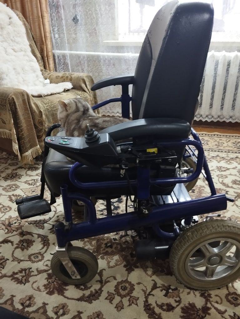 Продам инвалидную коляску с электроприводом