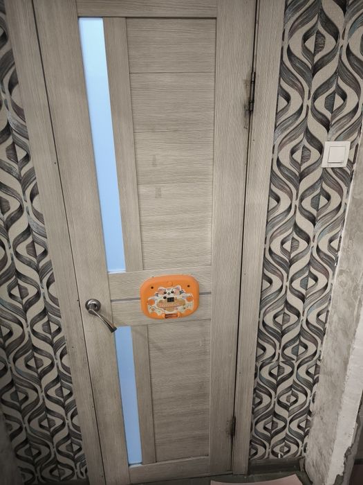 Двери межкомнатные 3 штуки