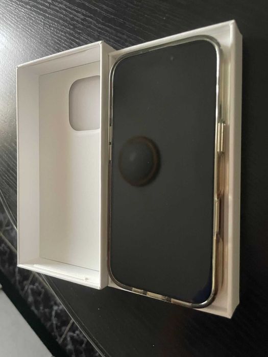 Vand Iphone 16 pro, cu garantie, baterie 100%, conditie excelenta