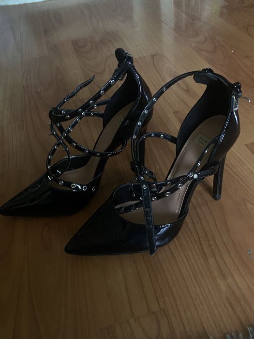 Pantofi eleganti cu tinte