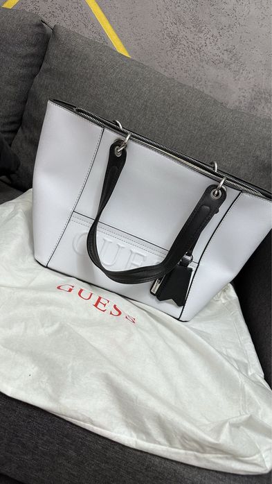 Чанта Guess