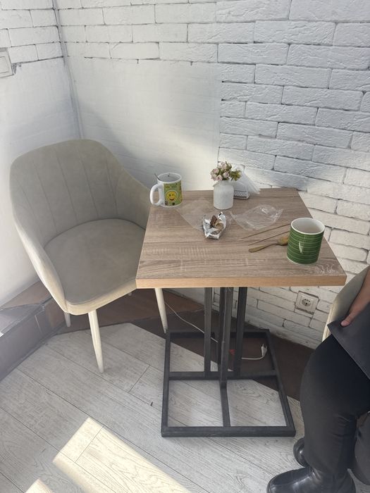 Стол, диван, стулья