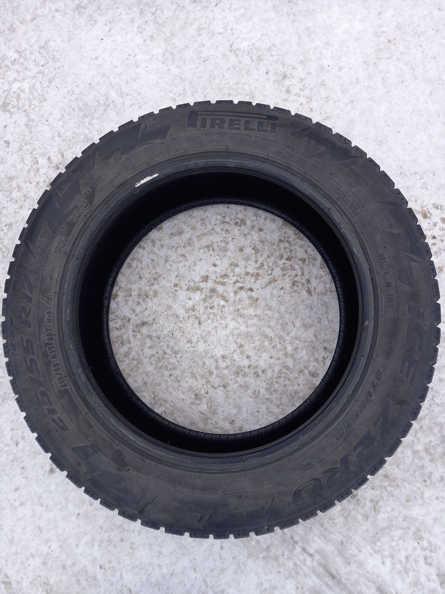 Продам одну шип.резину 215/55/17  PIRELLi  ICE ZERO