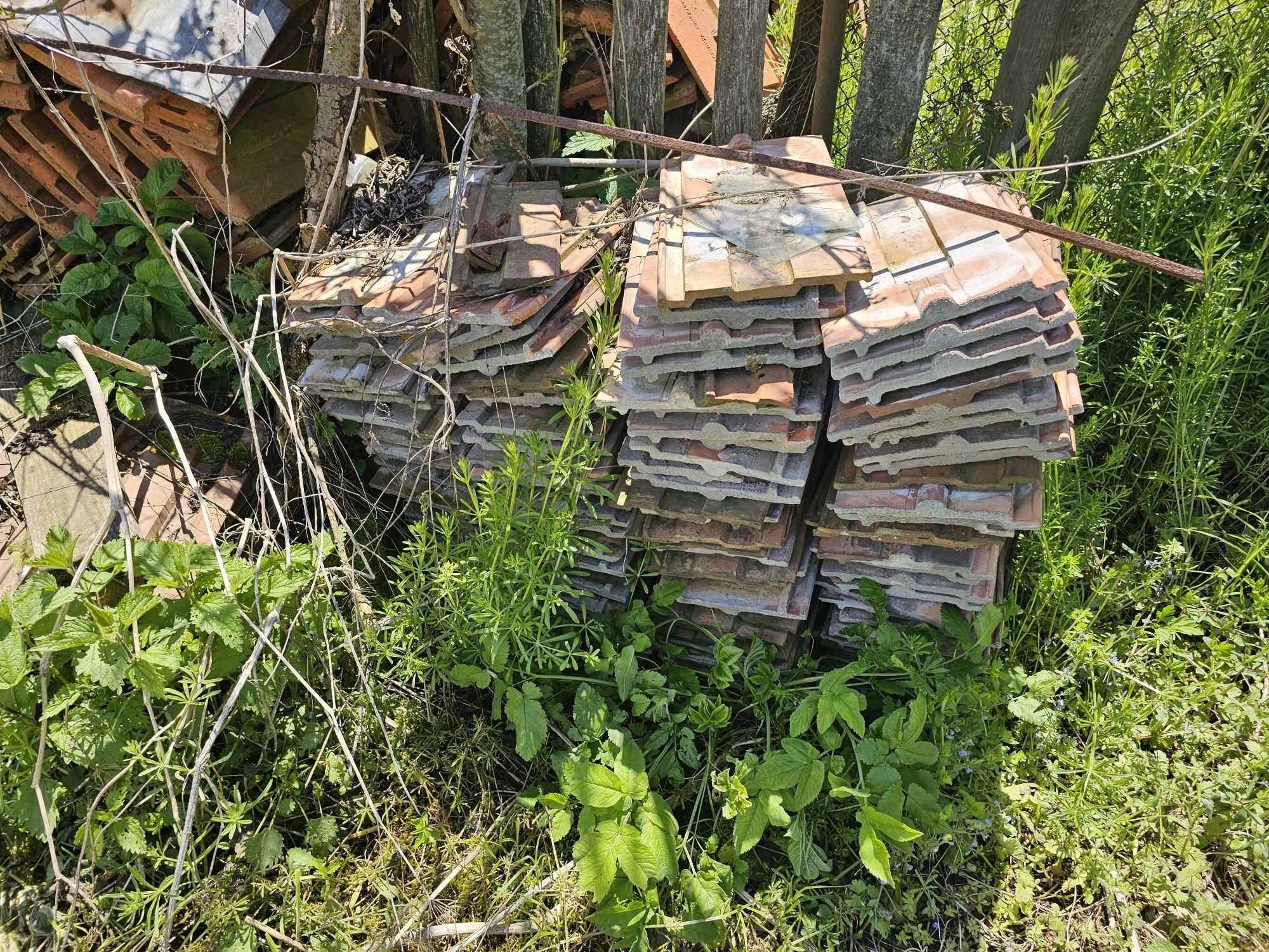 Vând țiglă veche Si lemn buștean fag !