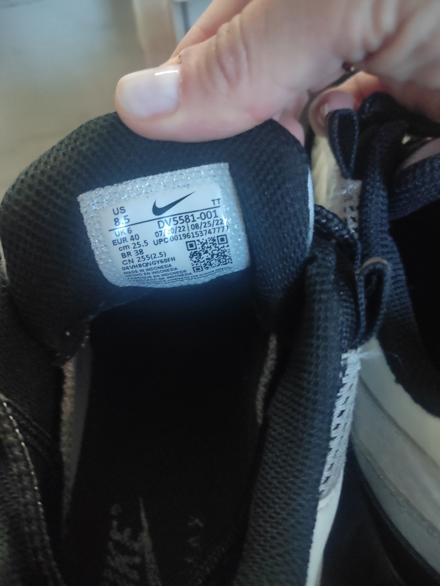 Nike Air Max 95,кожа и текстил 37/5също бели и черни номер 40