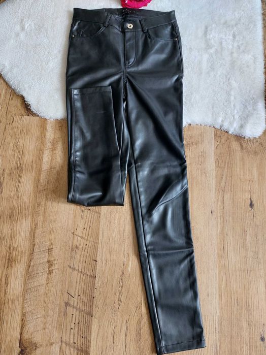 Pantaloni piele Mohito