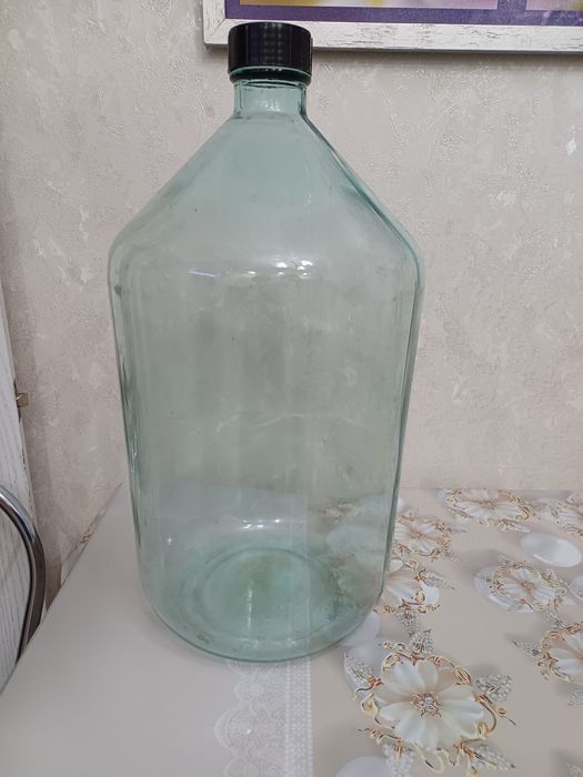 Продам бутыль 20 литров