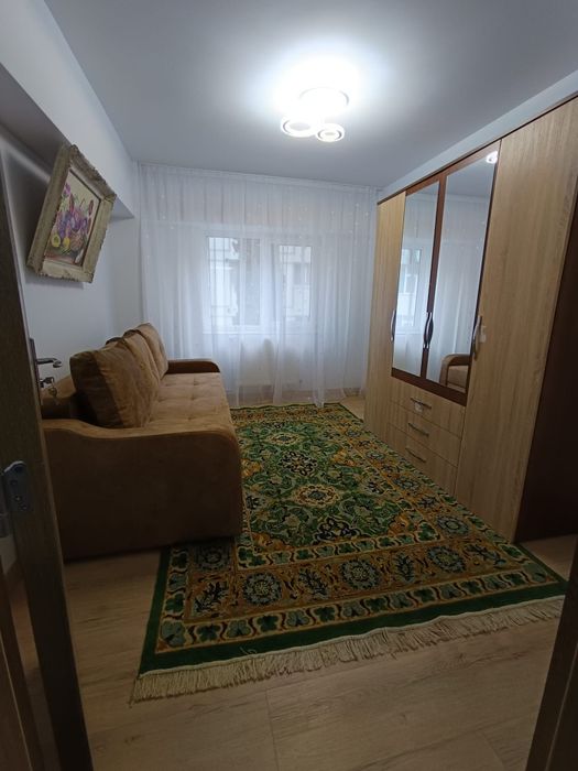 Închiriez apartament cu 2 camere