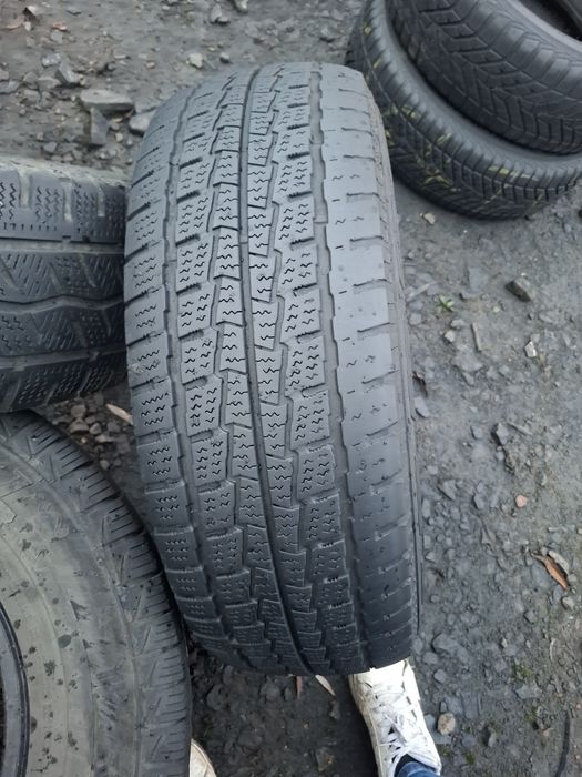 Vand 1 anvelopa 225 70 15 C hankook de iarna