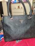 Geanta guess neagra material moale foarte comoda și incapatoare