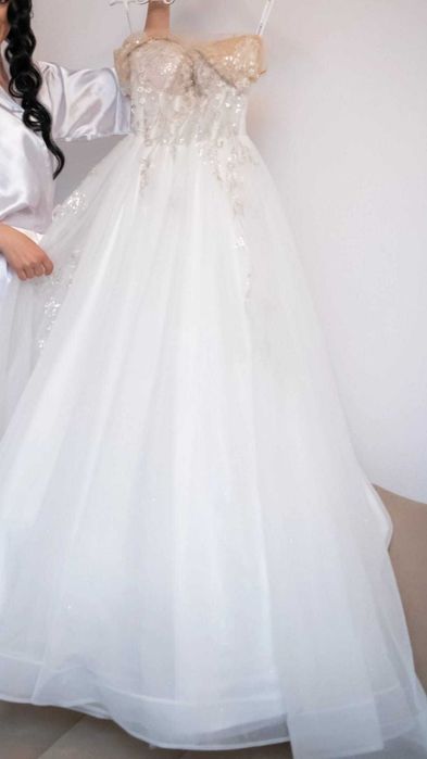 Vând rochie de mireasă
