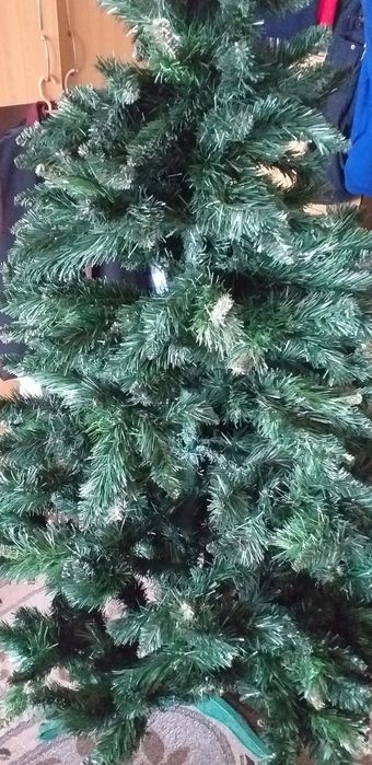 Brad artificial de Crăciun