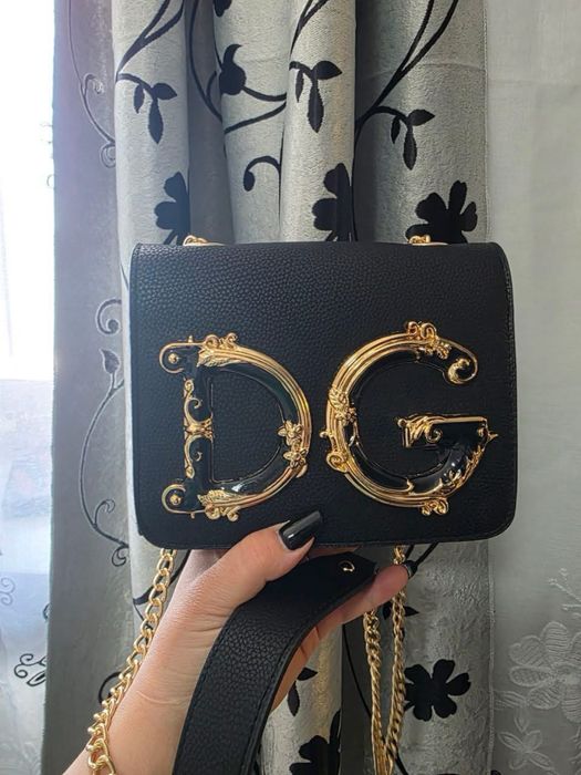 Geanta noua cu eticheta