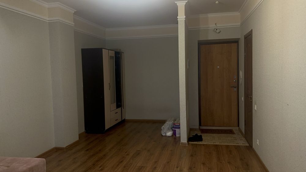 АСТАНА Шкаф продается коричневый с зеркалом внутри полки чистый