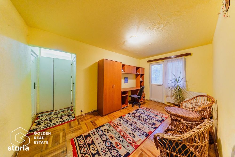 Apartament  4 camere, etaj 1, zona Vlaicu, centrală proprie, loc de pa
