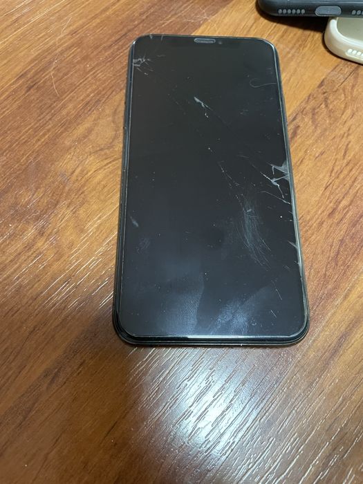 Продавам Iphone XS