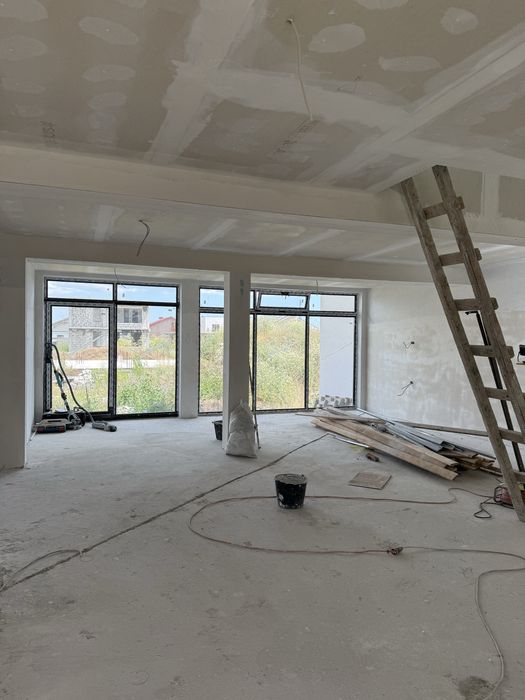 Casă nouă P+M de vânzare – se predă la alb. Pret negociabil.