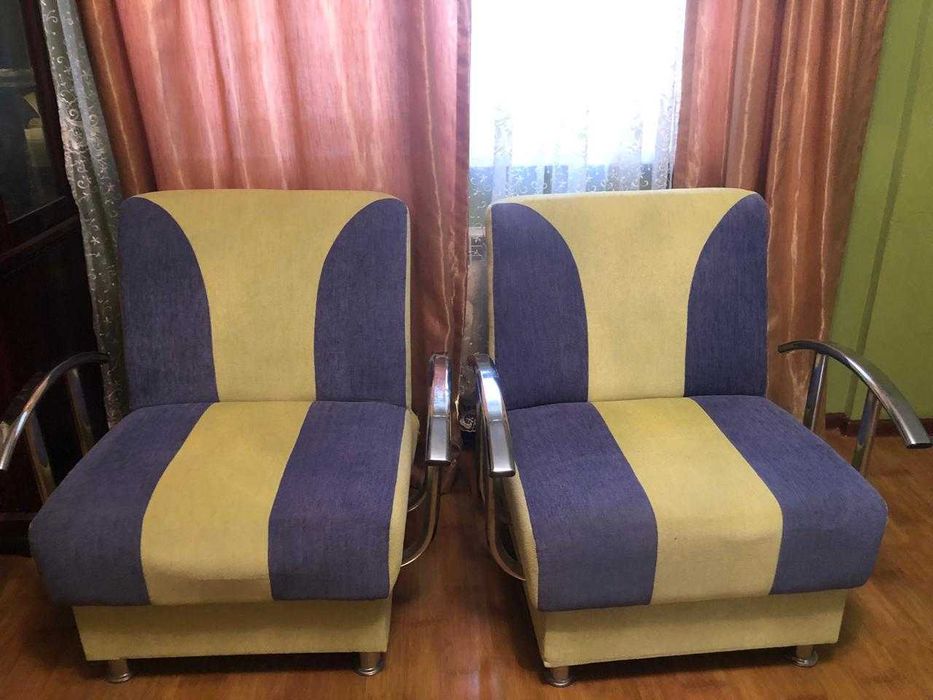 Диван-кровать с двумя креслами бу