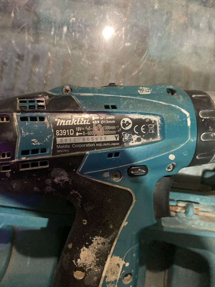 Винтоверт Makita 18v с две батерий и зарядно!