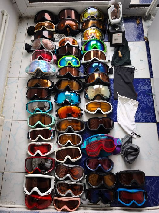 Vand ochelari de schi modele deosebite stare buna!
