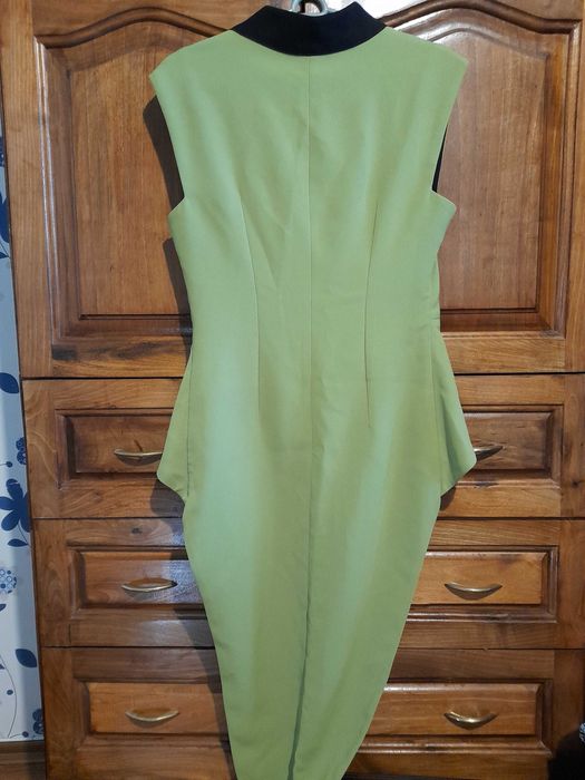 Атрактивна горна дреха в зелено и черно