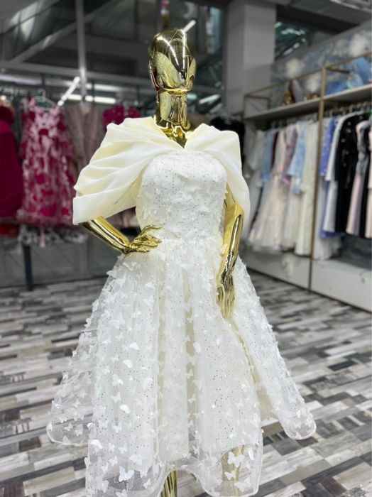 Платье белое нарядное