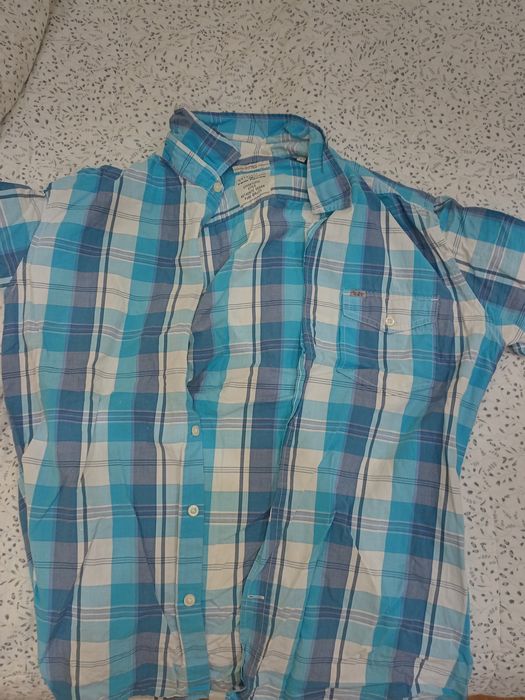 Ризи на различни марки и тениска на кенвело