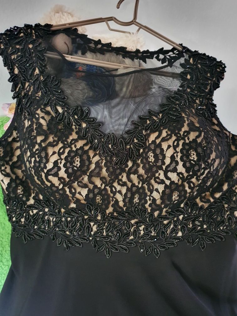 Rochie elegantă neagră cu broderie